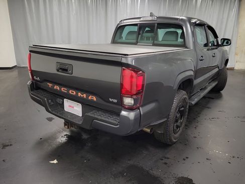 Used 2018 Toyota Tacoma SR image 8