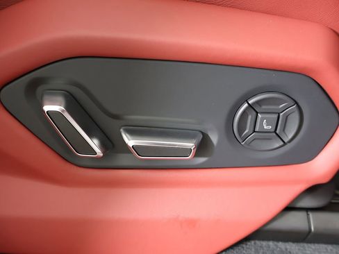 Used 2022 Lamborghini Urus AWD/4WD image 43