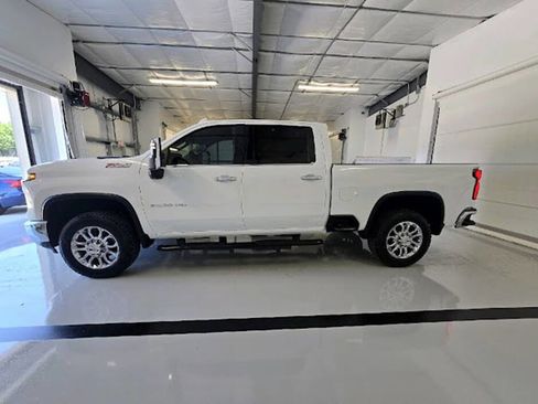Used 2024 Chevrolet Silverado 2500 LTZ w/ LTZ Plus Package AWD/4WD image 2