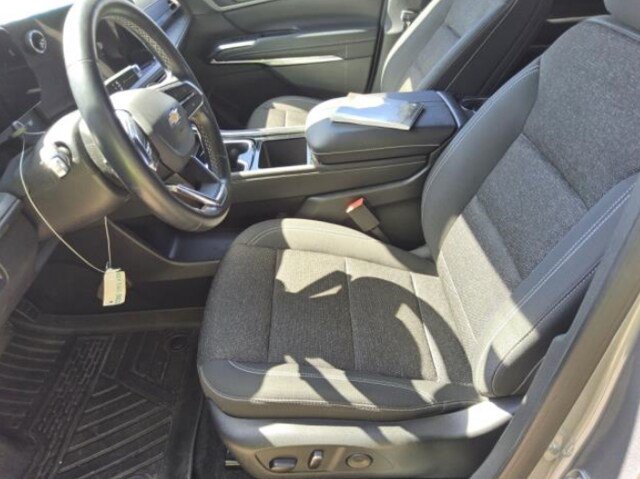 Used 2025 Chevrolet Traverse LT FWD image 7