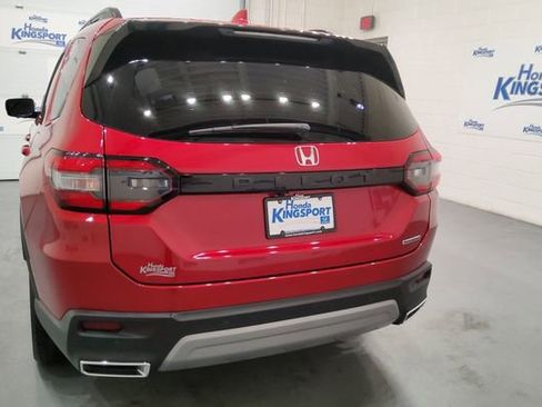 Certified 2025 Honda Pilot Touring image 12