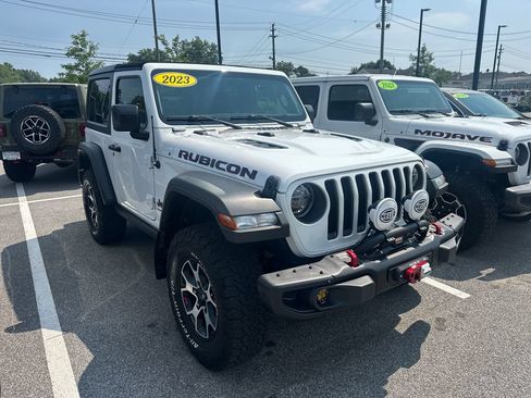 Used 2023 Jeep Wrangler Rubicon w/ Cold Weather Group AWD/4WD image 4