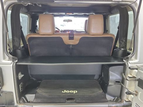 Used 2011 Jeep Wrangler Sahara w/ Connectivity Group AWD/4WD image 15