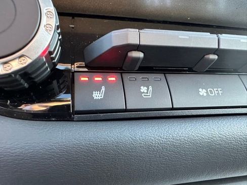 New 2025 Toyota Tundra Platinum image 18