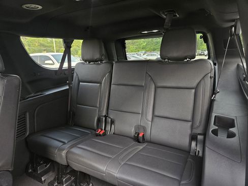 Used 2025 Chevrolet Suburban LT RWD image 31