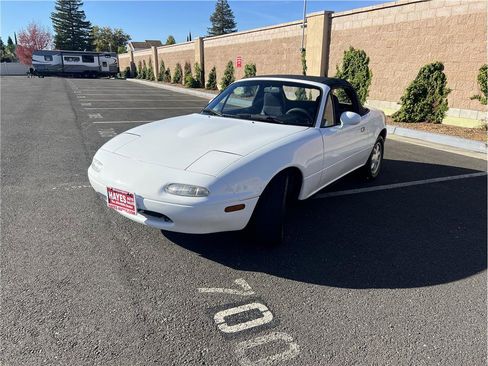 Used 1992 MAZDA MX-5 Miata image 3