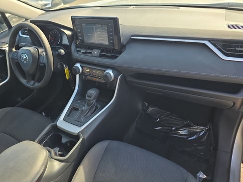 Used 2019 Toyota RAV4 LE FWD image 11