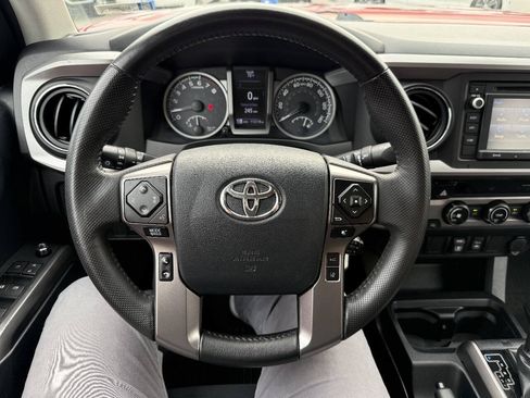 Used 2018 Toyota Tacoma SR5 AWD/4WD image 21