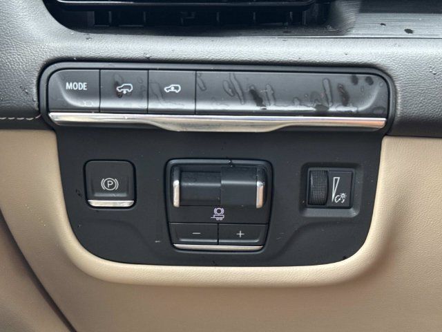 Used 2023 Cadillac Escalade Premium Luxury w/ Performance Package RWD image 23