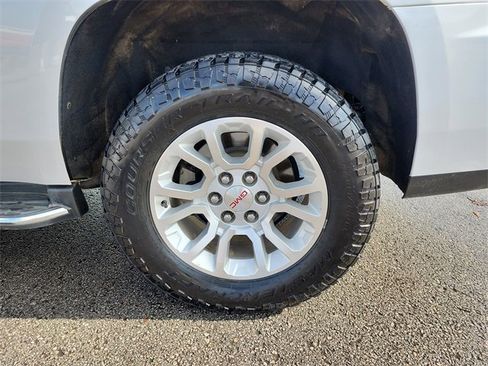 Used 2018 GMC Yukon SLT w/ HD Trailering Package image 31