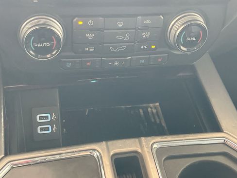 Used 2017 Ford F150 Platinum w/ Equipment Group 701A Luxury AWD/4WD image 19