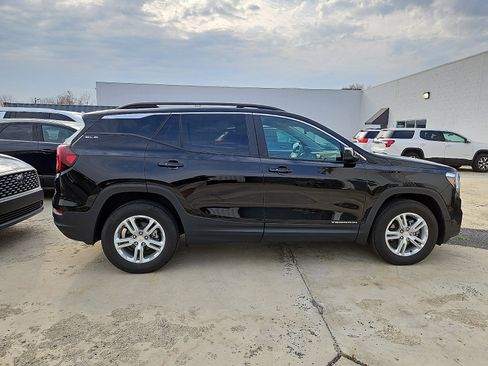 Used 2023 GMC Terrain SLE w/ Driver Convenience Package image 9