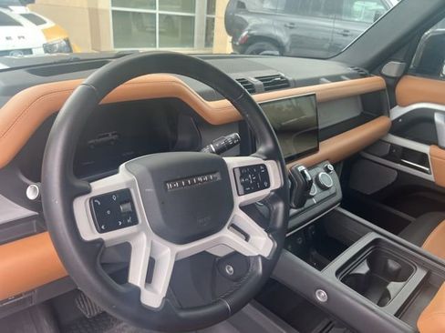 Used 2023 Land Rover Defender 130 X-Dynamic SE image 10
