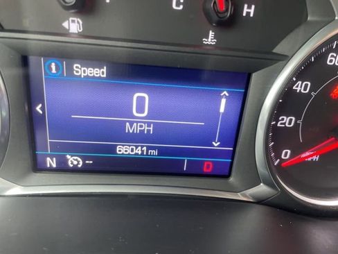 Used 2022 GMC Acadia SLE image 11