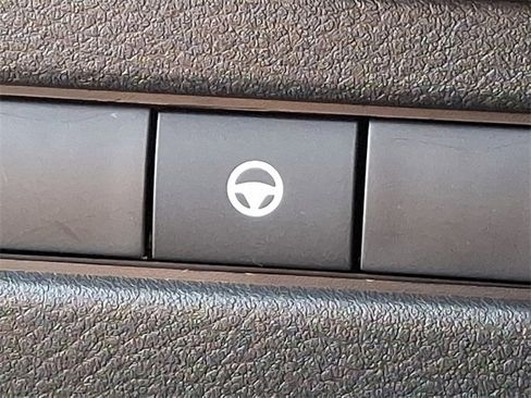 Used 2023 Nissan Rogue SV image 24