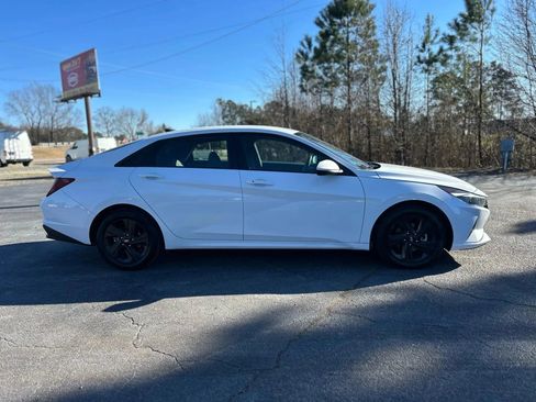 Used 2023 Hyundai Elantra SEL FWD image 7