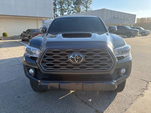 Used 2022 Toyota Tacoma TRD Sport image 3