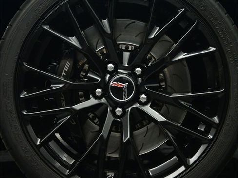 Used 2015 Chevrolet Corvette Z06 w/ 2LZ Preferred Equipment Group image 19