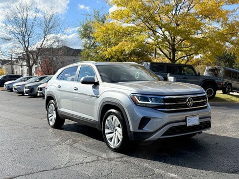 Used 2022 Volkswagen Atlas Cross Sport SE image 3