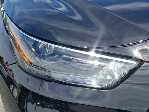 Used 2024 Toyota Highlander LE AWD/4WD image 9