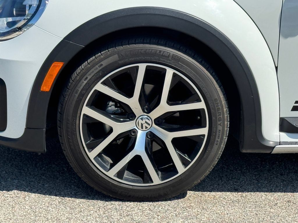 Used 2018 Volkswagen Beetle 2.0T Dune FWD image 37