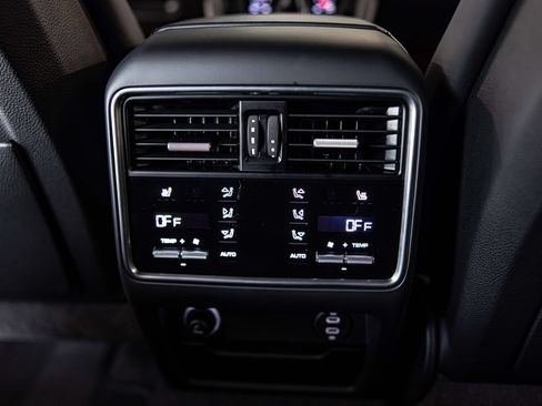 Used 2022 Porsche Cayenne GTS AWD/4WD image 36