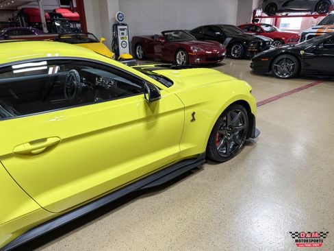 Used 2021 Ford Mustang Shelby GT500 w/ Carbon Fiber Track Pack RWD image 48