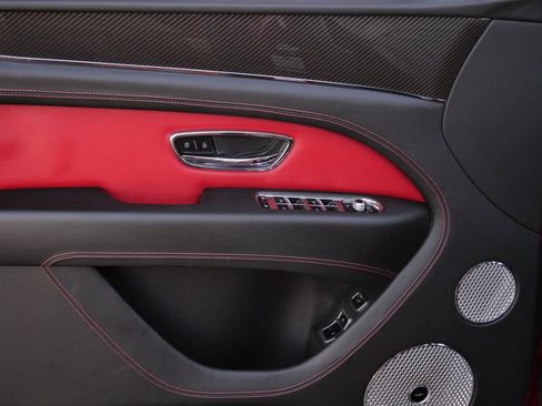 Used 2022 Bentley Bentayga image 15