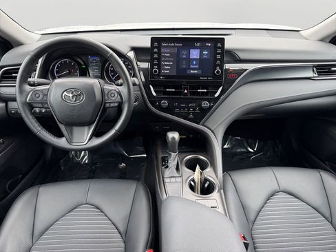 Used 2023 Toyota Camry SE w/ Cold Weather Package FWD image 12