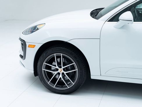 Certified 2025 Porsche Macan image 11