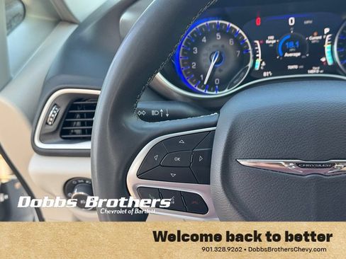 Used 2024 Chrysler Pacifica Touring-L FWD image 19