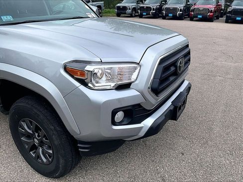 Certified 2023 Toyota Tacoma SR5 AWD/4WD image 5