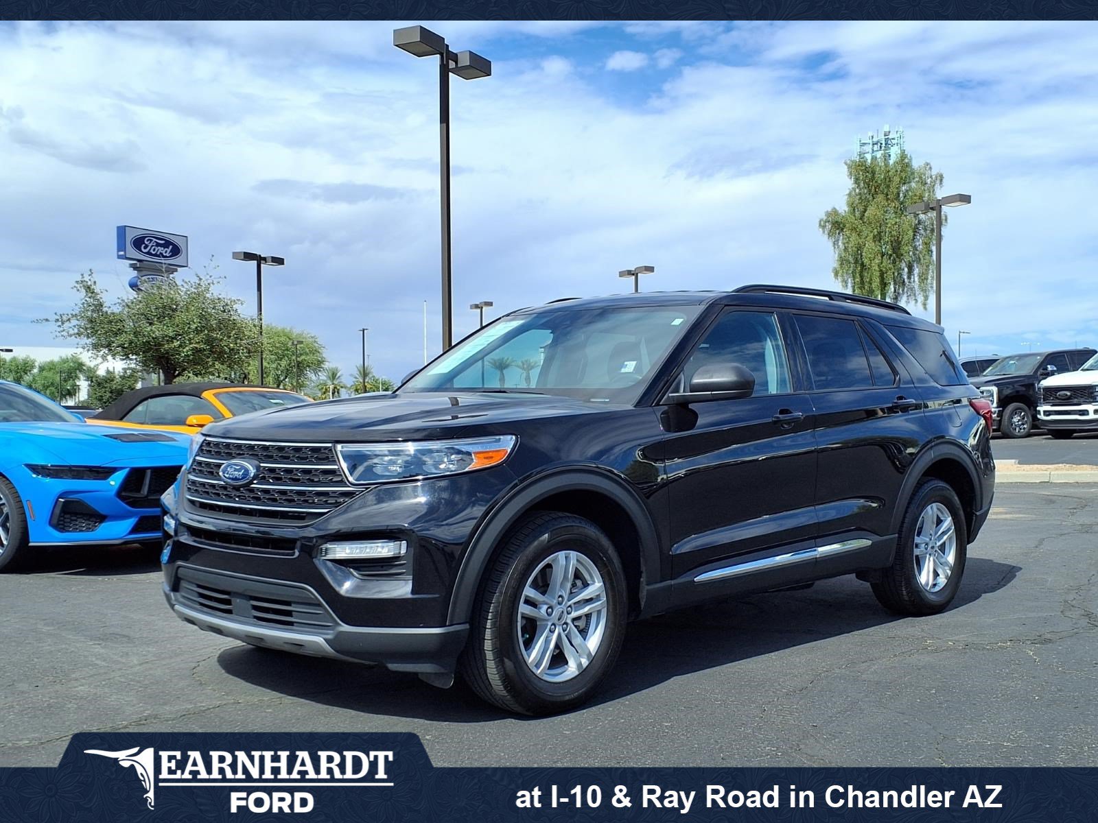 Certified 2024 Ford Explorer XLT w/ Equipment Group 202A AWD/4WD image 1