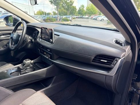 Certified 2025 Nissan Rogue SV FWD image 39