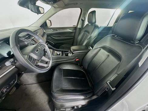 Used 2022 Jeep Grand Cherokee L Limited w/ Black Appearance Package image 13