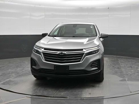 Used 2023 Chevrolet Equinox LS w/ LS Convenience Package FWD image 3