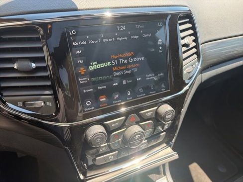 Used 2019 Jeep Grand Cherokee Altitude AWD/4WD image 20