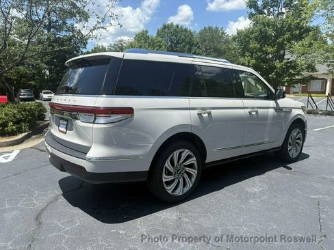 Used 2022 Lincoln Navigator Reserve AWD/4WD image 8