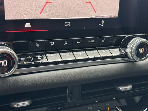 New 2026 GMC Canyon Elevation w/ Convenience Package image 27