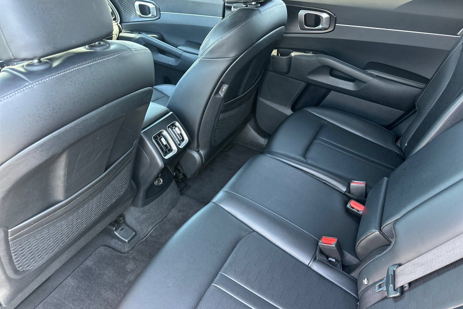 Used 2024 Kia Sorento S FWD image 16