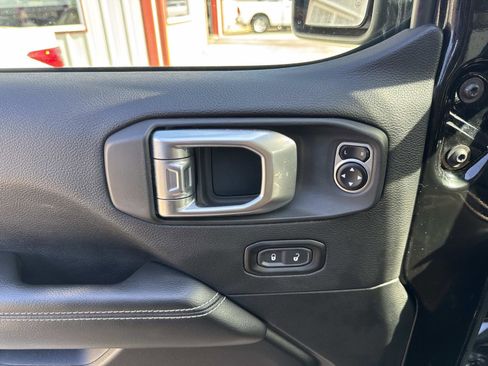 Used 2020 Jeep Wrangler Unlimited Sahara image 19