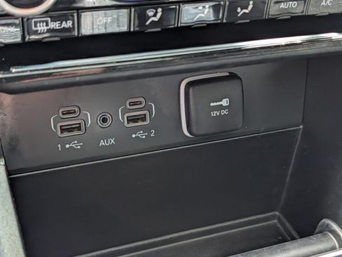 Used 2022 Jeep Grand Cherokee Summit AWD/4WD image 10