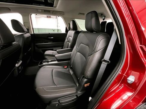 New 2026 Nissan Pathfinder SL image 11