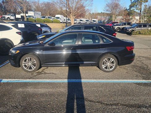 Used 2021 Volkswagen Jetta R-Line image 2