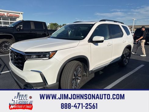 Used 2023 Honda Pilot Touring image 1