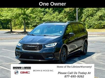 Used 2021 Chrysler Pacifica Touring w/ Uconnect Theater Family Group