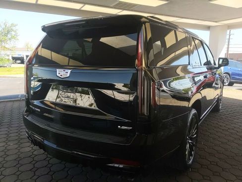 Used 2023 Cadillac Escalade ESV V AWD/4WD image 6