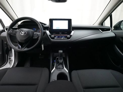 Used 2025 Toyota Corolla LE FWD image 5