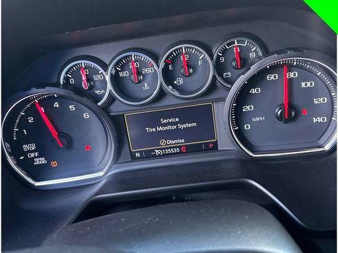 Used 2021 Chevrolet Suburban LT RWD image 17
