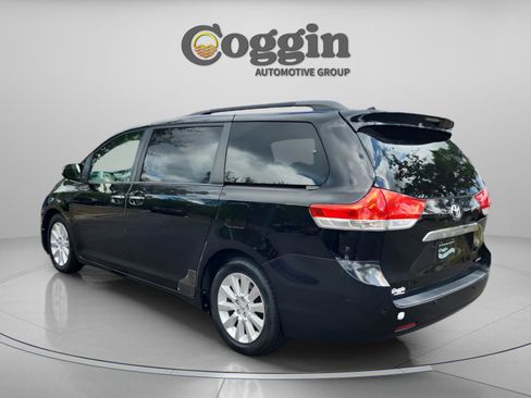Used 2014 Toyota Sienna Limited w/ Limited Premium Package FWD image 3